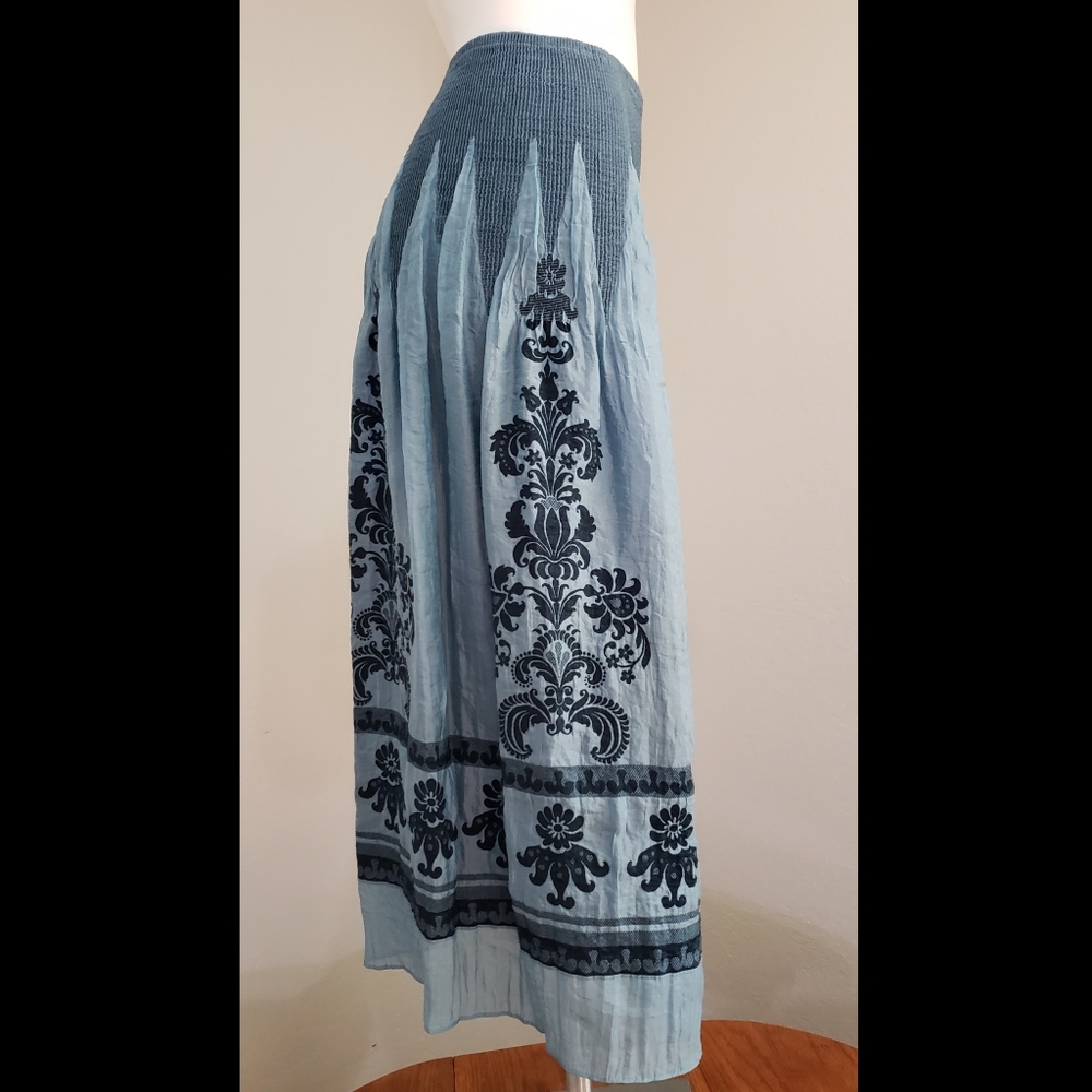 Blue skirt - Picture 2 of 3